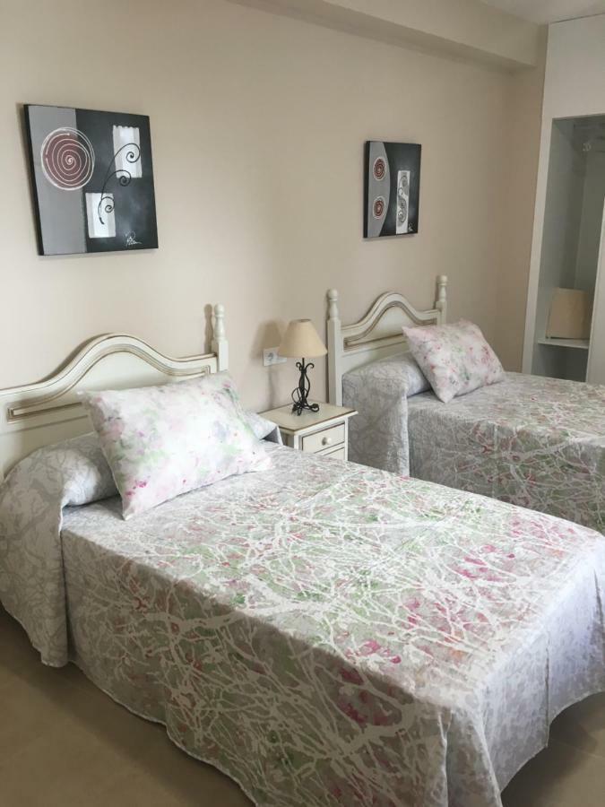 Apartamentos Hela Arjona Eksteriør billede
